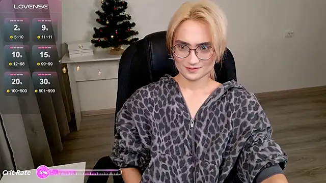 Snapshot of CuteYukiKun chatting on 12.04.25 CuteYukiKun online show from 12.04.25