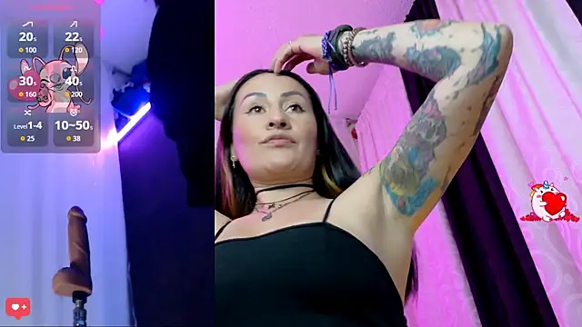 Snapshot of LuisaFernanda170823 chatting on 09.12.25 LuisaFernanda170823 online show from 09.12.25