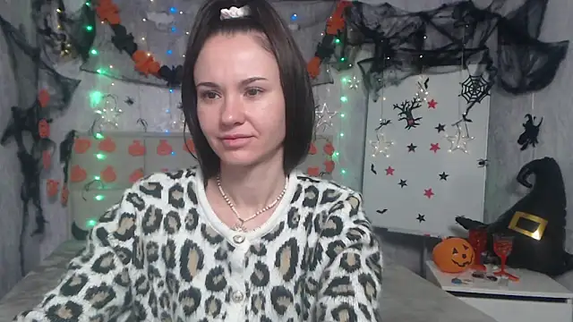 KaraCriegs online show from 10.26.25