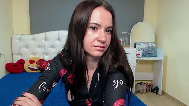 KaraCriegs online show from 12.02.25