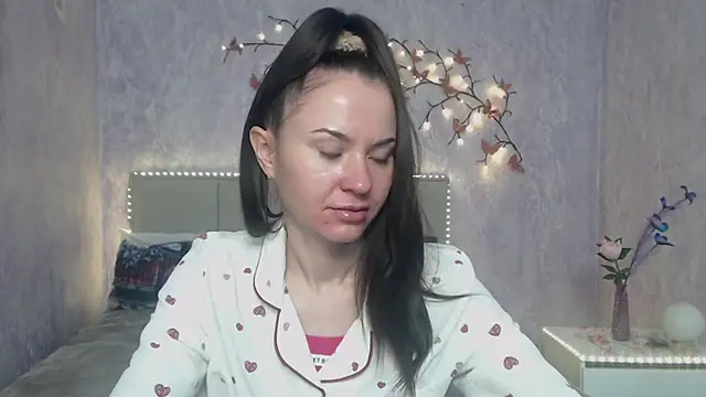 Snapshot of KaraCriegs chatting on 03.03.26 KaraCriegs online show from 03.03.26