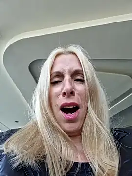 Snapshot of Ina_HotX chatting on 12.06.24 Ina HotX online show from 12.06.24