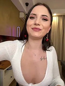 Snapshot of AvaGianna chatting on 12.21.24 AvaGianna online show from 12.21.24