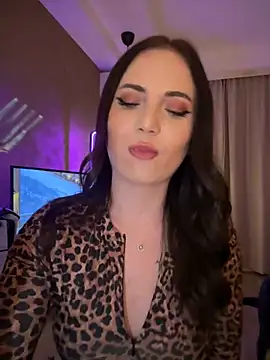 Snapshot of AvaGianna chatting on 01.05.25 AvaGianna online show from 01.05.25