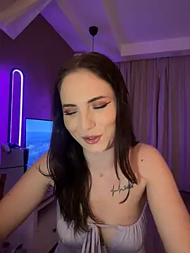 Snapshot of AvaGianna chatting on 01.17.25 AvaGianna online show from 01.17.25