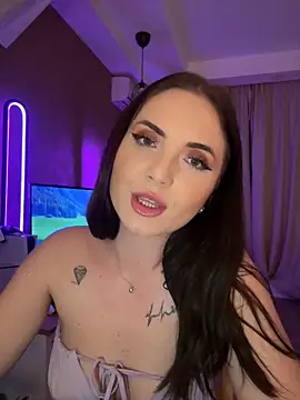 Snapshot of AvaGianna chatting on 01.17.25 AvaGianna online show from 01.17.25