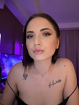 Snapshot of AvaGianna chatting on 01.21.25 AvaGianna online show from 01.21.25