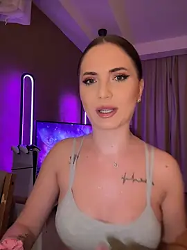 Snapshot of AvaGianna chatting on 01.25.25 AvaGianna online show from 01.25.25