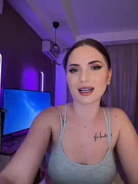 Snapshot of AvaGianna chatting on 01.25.25 AvaGianna online show from 01.25.25