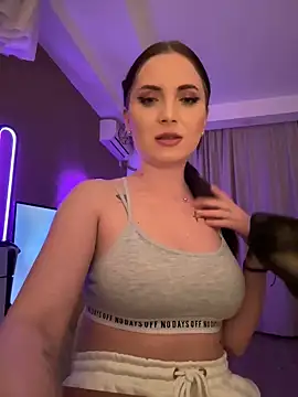 Snapshot of AvaGianna chatting on 01.26.25 AvaGianna online show from 01.26.25