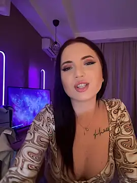 Snapshot of AvaGianna chatting on 01.29.25 AvaGianna online show from 01.29.25