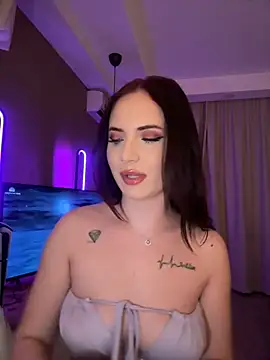 Snapshot of AvaGianna chatting on 02.04.25 AvaGianna online show from 02.04.25