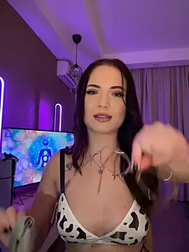 Snapshot of AvaGianna chatting on 02.25.25 AvaGianna online show from 02.25.25