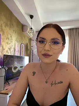 Snapshot of AvaGianna chatting on 03.07.25 AvaGianna online show from 03.07.25