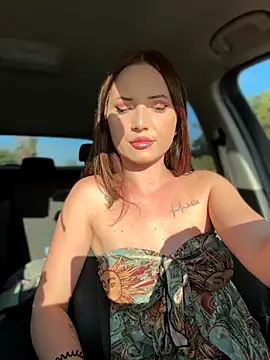 Snapshot of AvaGianna chatting on 09.19.25 AvaGianna online show from 09.19.25