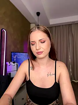 Snapshot of AvaGianna chatting on 11.06.25 AvaGianna online show from 11.06.25