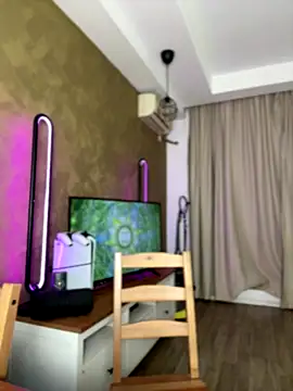 Snapshot of AvaGianna chatting on 11.13.25 AvaGianna online show from 11.13.25