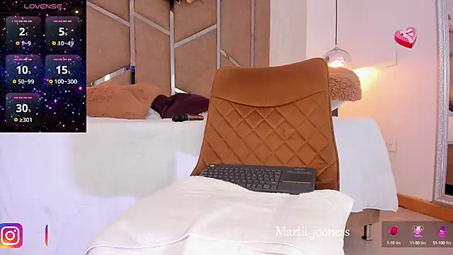 Martinaa Jones  online show from 12.31.24