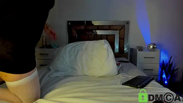 Lucyerobbie online show from 01.05.25