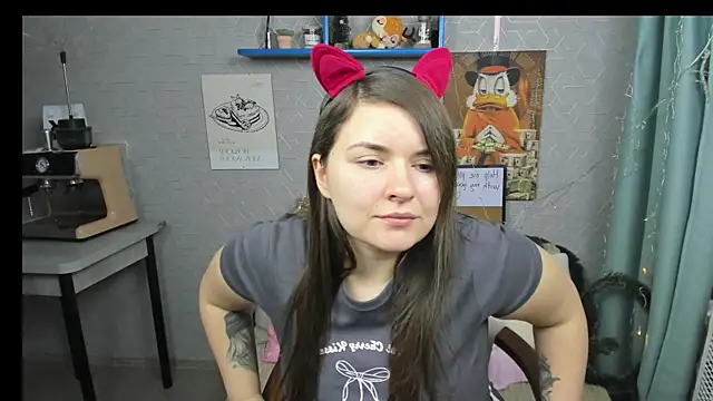 Snapshot of LineraPitts chatting on 01.02.25 LineraPitts online show from 01.02.25