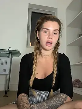 EmiliaCatalina online show from 11.01.25