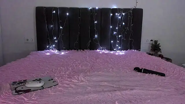 Snapshot of Mika_Ray chatting on 12.25.24 Mika Ray online show from 12.25.24