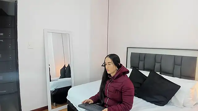 Snapshot of victoria_cooper3 chatting on 11.30.25 victoria cooper3 online show from 11.30.25