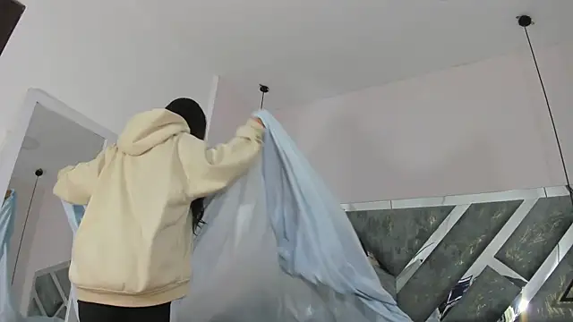 Snapshot of victoria_cooper3 chatting on 12.05.25 victoria cooper3 online show from 12.05.25