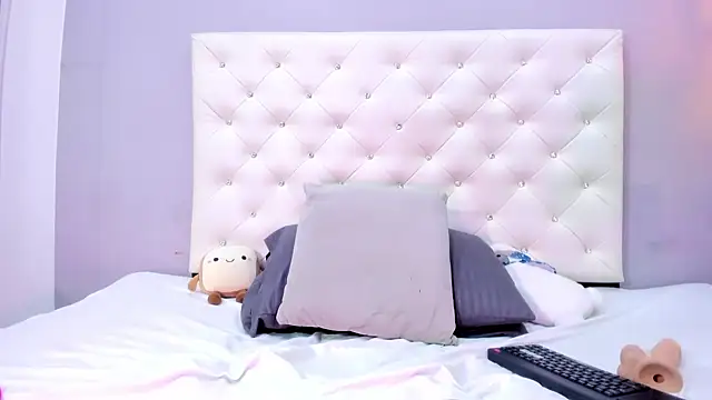 NICOLSKINNY1 online show from 02.21.26