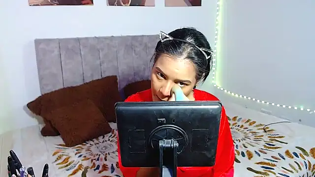 Snapshot of JossieGrey chatting on 12.19.24 JossieGrey online show from 12.19.24