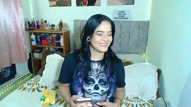 Snapshot of JossieGrey chatting on 01.21.25 JossieGrey online show from 01.21.25