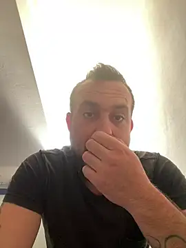 Snapshot of cosmin9000 chatting on 06.14.26 cosmin9000 online show from 06.14.26
