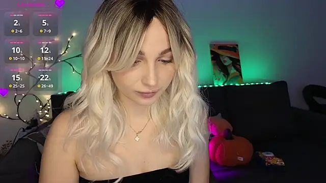 Snapshot of Yoda21 chatting on 11.23.25 Yoda21 online show from 11.23.25