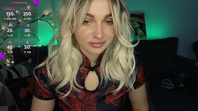 Snapshot of Yoda21 chatting on 11.29.25 Yoda21 online show from 11.29.25