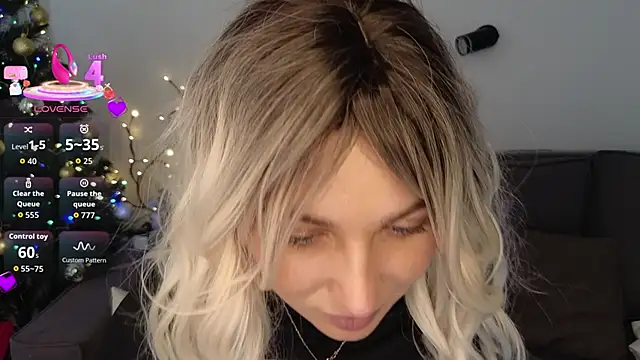 Snapshot of Yoda21 chatting on 12.15.25 Yoda21 online show from 12.15.25