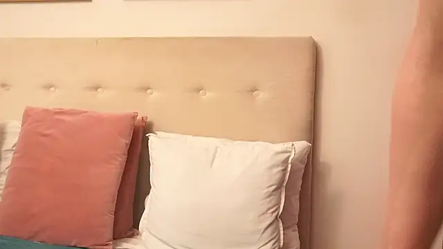 CassieHilton online show from 05.10.26