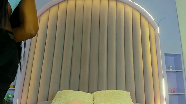 nahomi campbell online show from 02.19.25