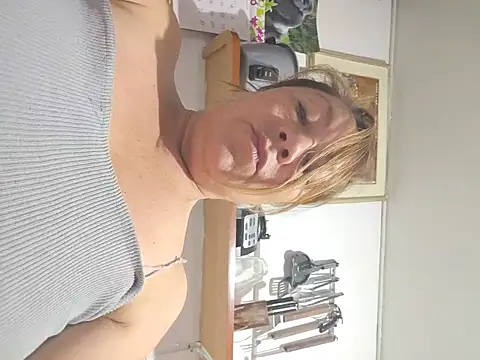 Snapshot of fastmilk chatting on 06.23.26 fastmilk online show from 06.23.26