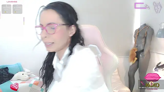 Snapshot of sasha_mom69_ chatting on 10.19.25 sasha mom69 online show from 10.19.25