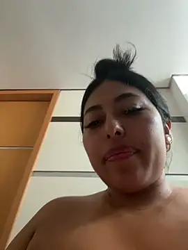 emmyjhonson07 online show from 11.22.25