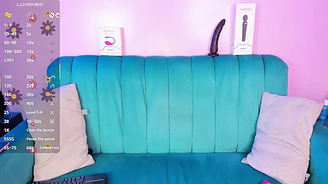 Snapshot of Evang_hot chatting on 11.15.25 Evang hot online show from 11.15.25