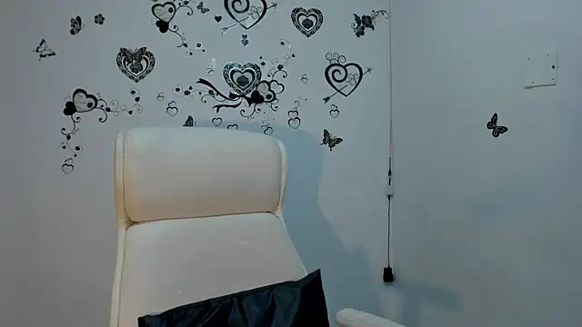 Snapshot of Linisprincehot69 chatting on 11.01.25 Linisprincehot69 online show from 11.01.25