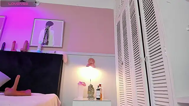 chloe watson  online show from 10.25.25