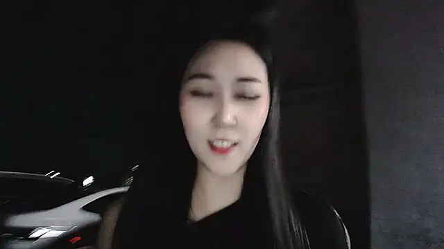 Snapshot of Fannywell chatting on 04.25.26 Fannywell online show from 04.25.26
