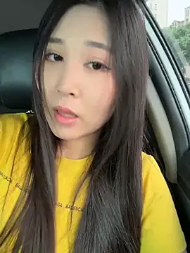 Snapshot of Fannywell chatting on 05.22.26 Fannywell online show from 05.22.26