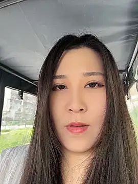 Snapshot of Fannywell chatting on 05.29.26 Fannywell online show from 05.29.26
