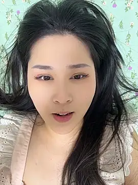 Snapshot of Fannywell chatting on 05.31.26 Fannywell online show from 05.31.26