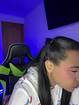 leila 22 online show from 04.18.26