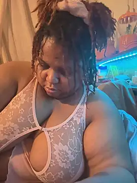 Snapshot of kweenxkarma chatting on 12.23.24 kweenxkarma online show from 12.23.24