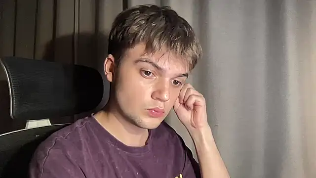 Snapshot of superfluboy_ chatting on 10.26.25 superfluboy online show from 10.26.25